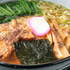印刷会社発想のカプセルトイがラーメン人気、地域活性化をサポート。